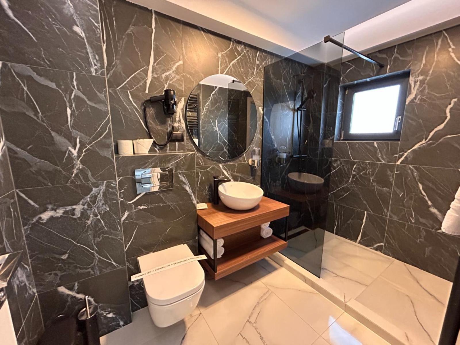 Monarc Boutique Aparthotel - Self Check-In Visan 外观 照片